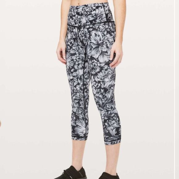 Lululemon Wunder Under Crop Leggings - Picture 1 of 16
